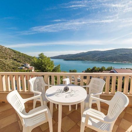 Apartments Silvije Марина Екстериор снимка