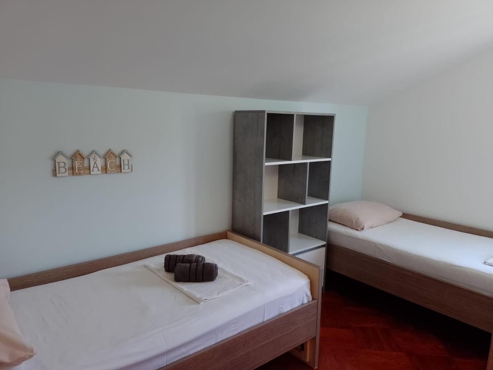 Apartments Silvije Марина Екстериор снимка