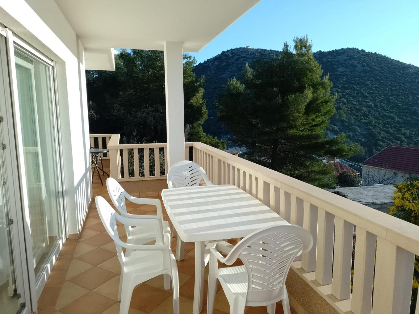 Apartments Silvije Марина Екстериор снимка