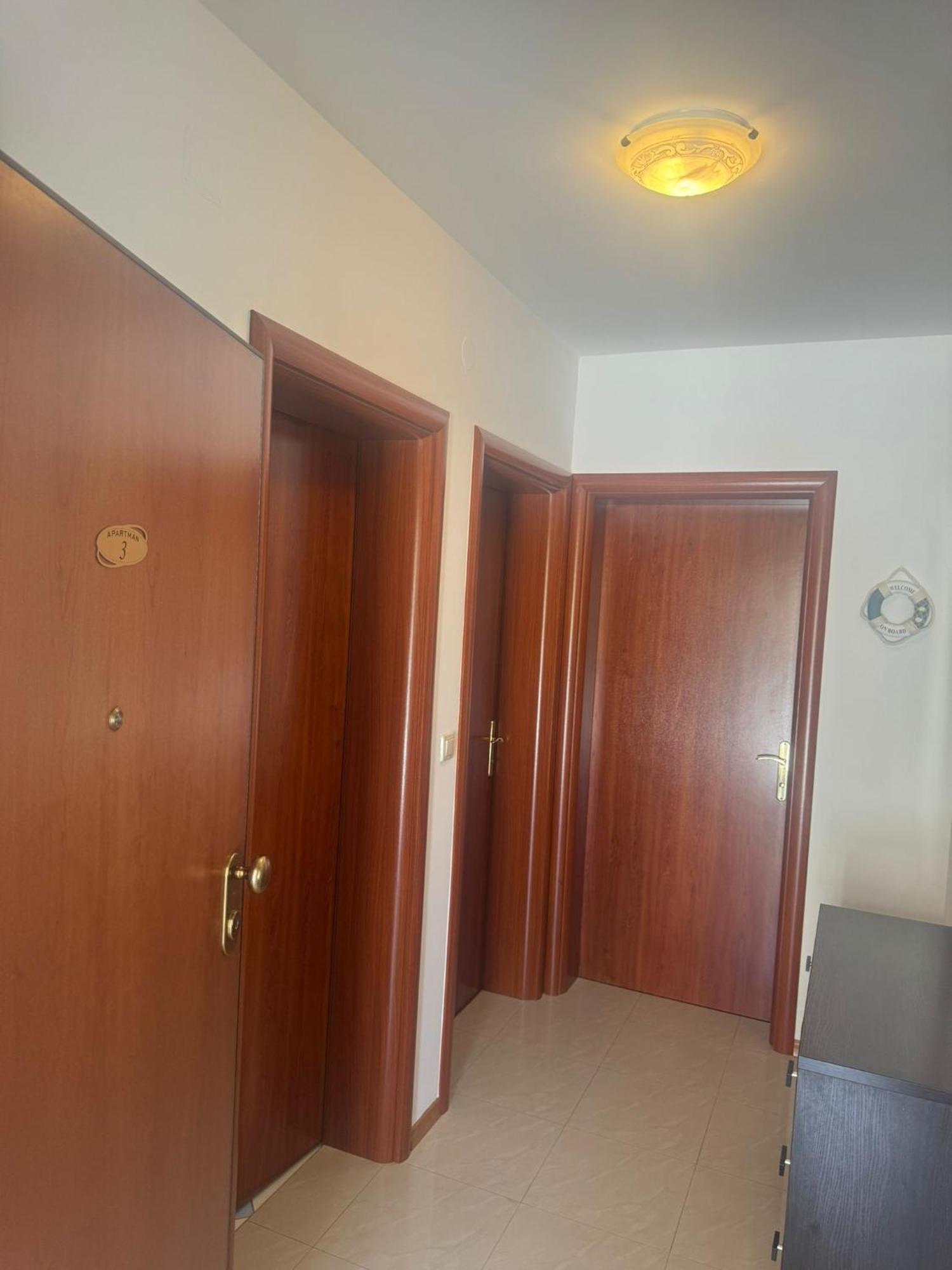Apartments Silvije Марина Екстериор снимка