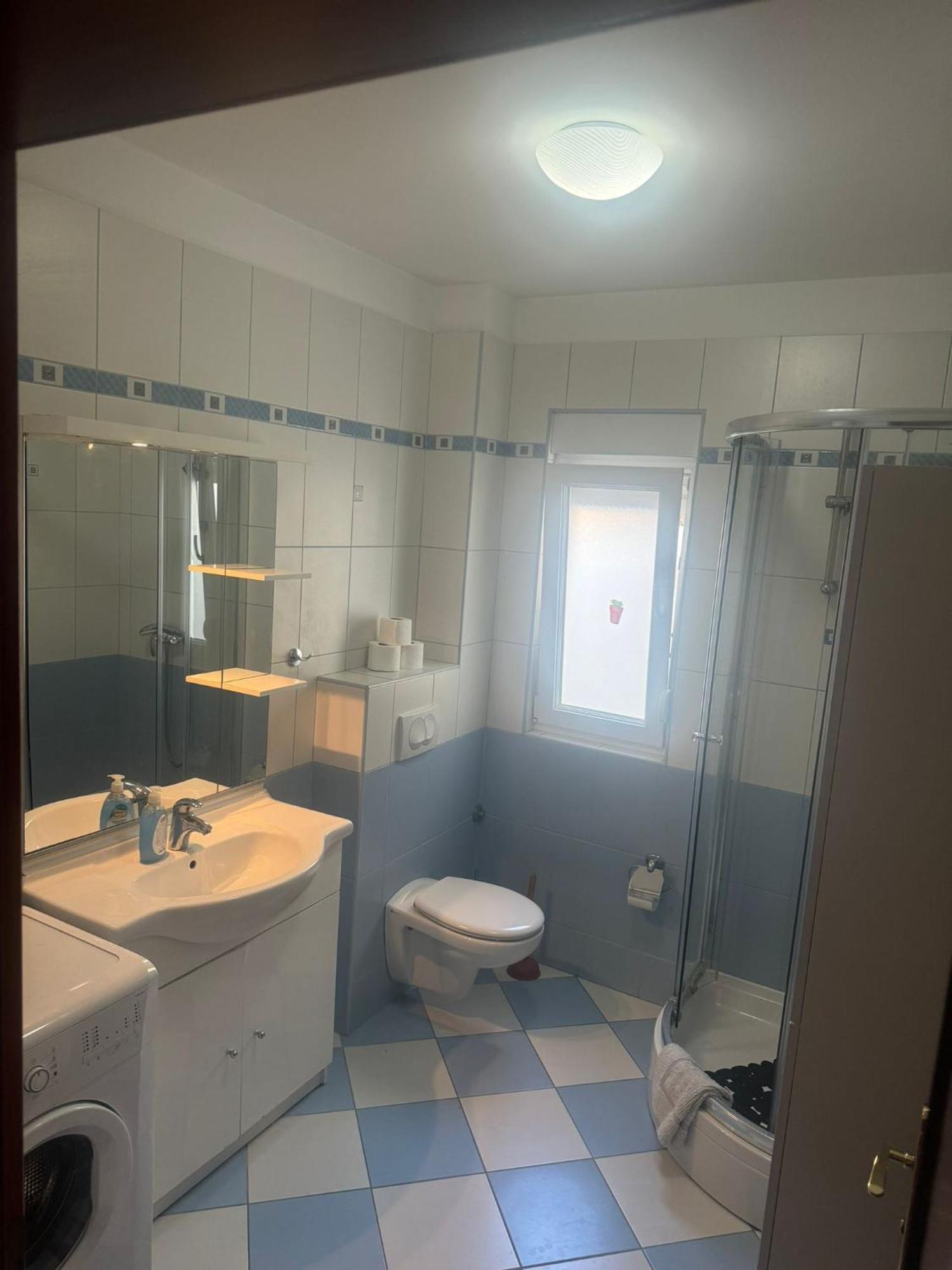 Apartments Silvije Марина Екстериор снимка