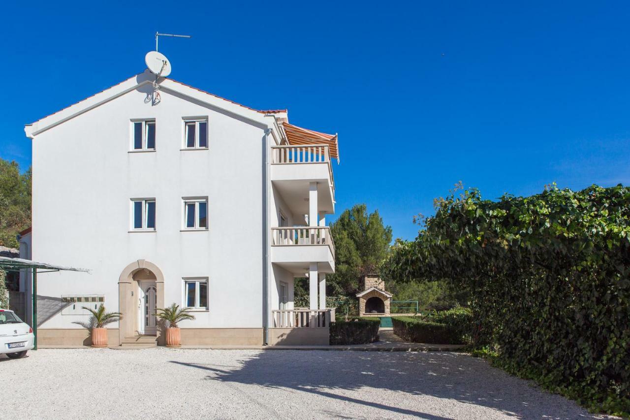 Apartments Silvije Марина Екстериор снимка