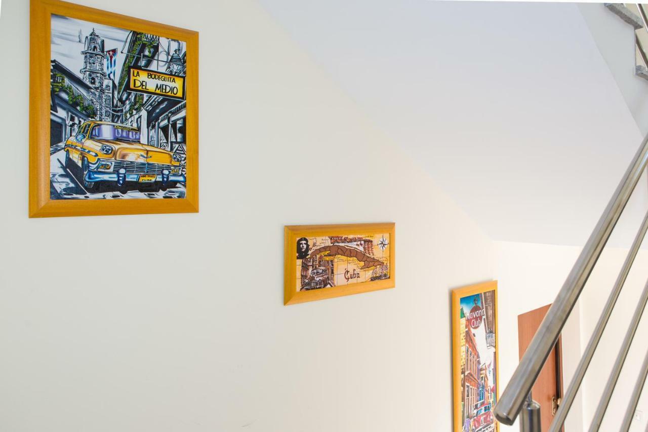 Apartments Silvije Марина Екстериор снимка
